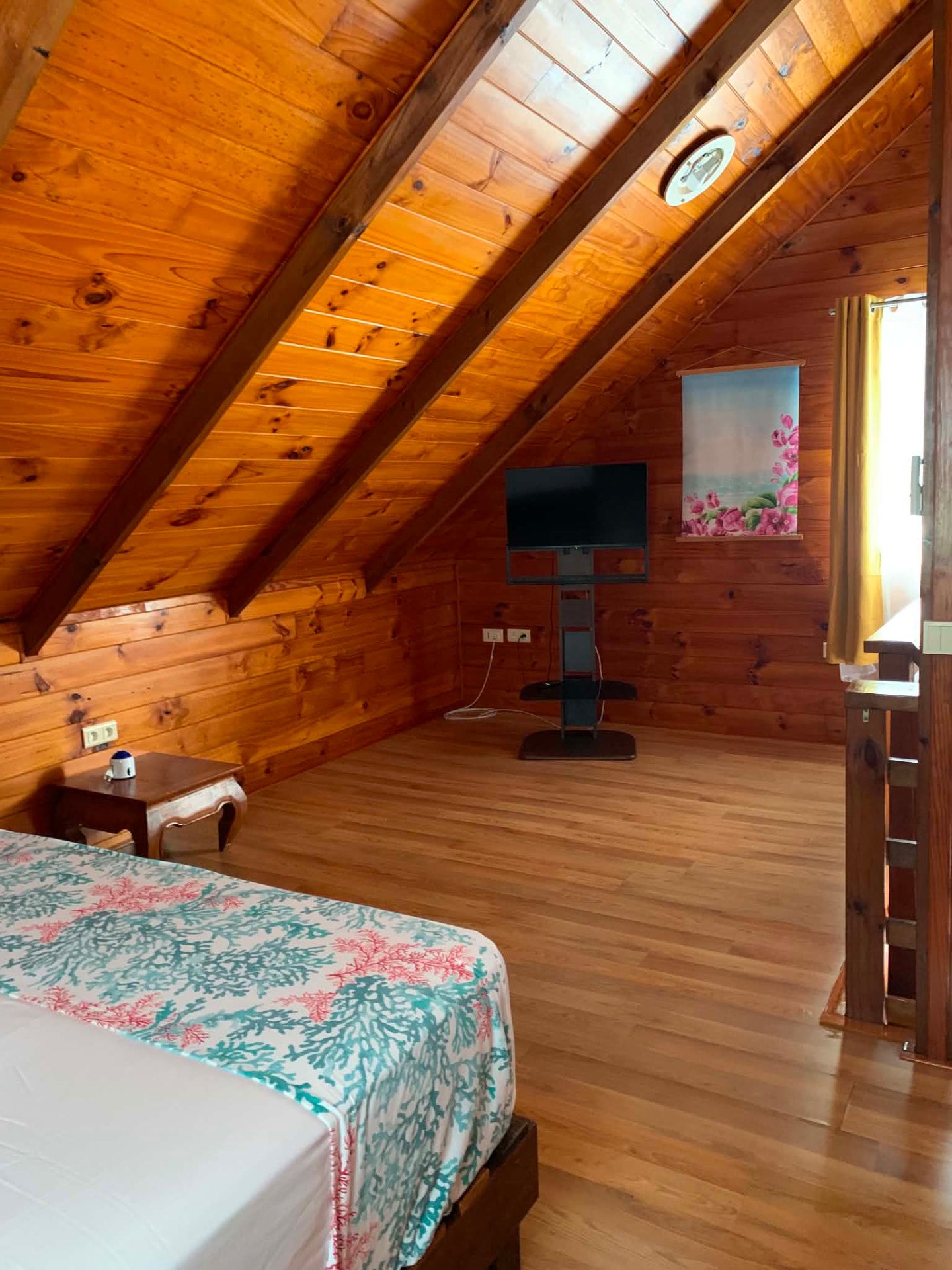 Coin télévision de la mezzanine avec Smart TV